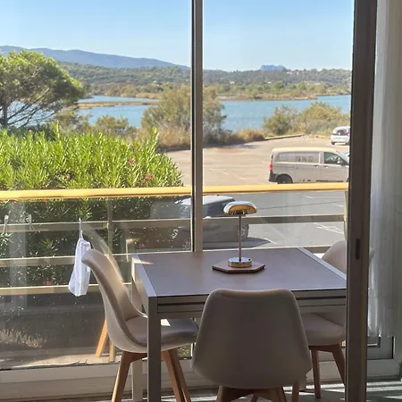 Apartmán Front De Entre L'etang De Villepey Et La *